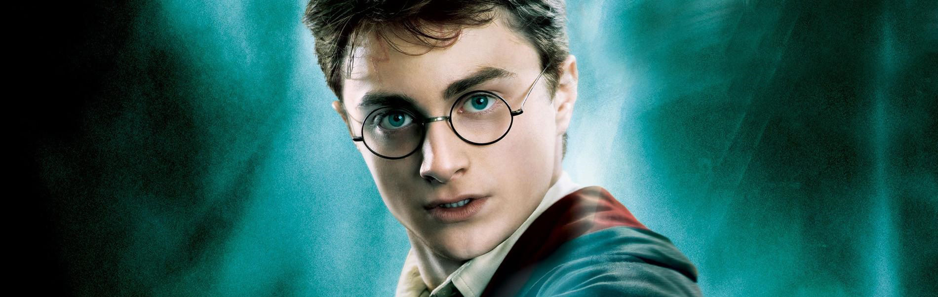 Harry weekend. Акцио Гарри Поттер. Заклинания из Гарри Поттера. Гарри Поттер. Год с волшебством. Гарри Поттер с глазами цвета Авады.